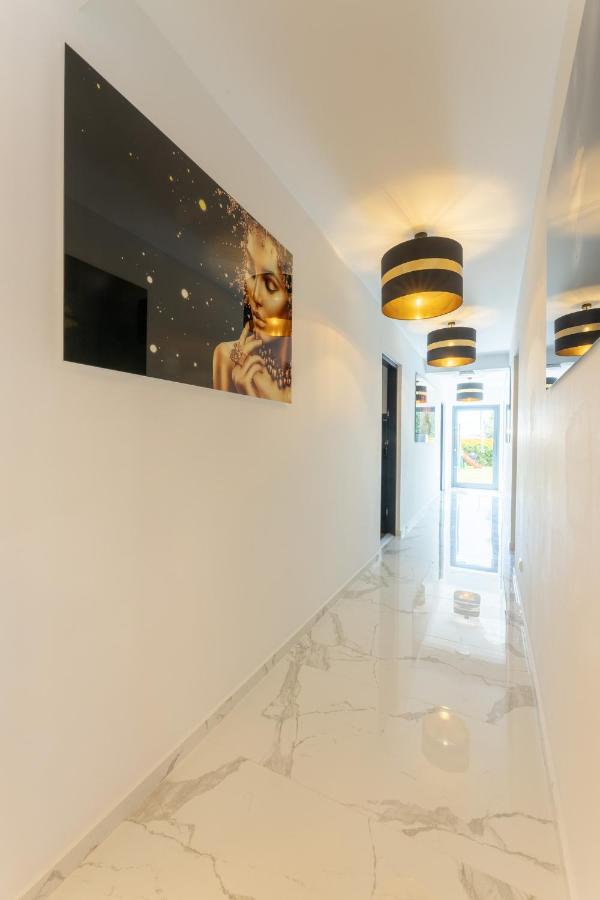 Sunrise Apartaments Luxury 罗威 外观 照片